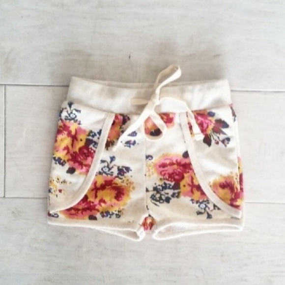 Little girls floral sweat shorts - Picture 2 of 3